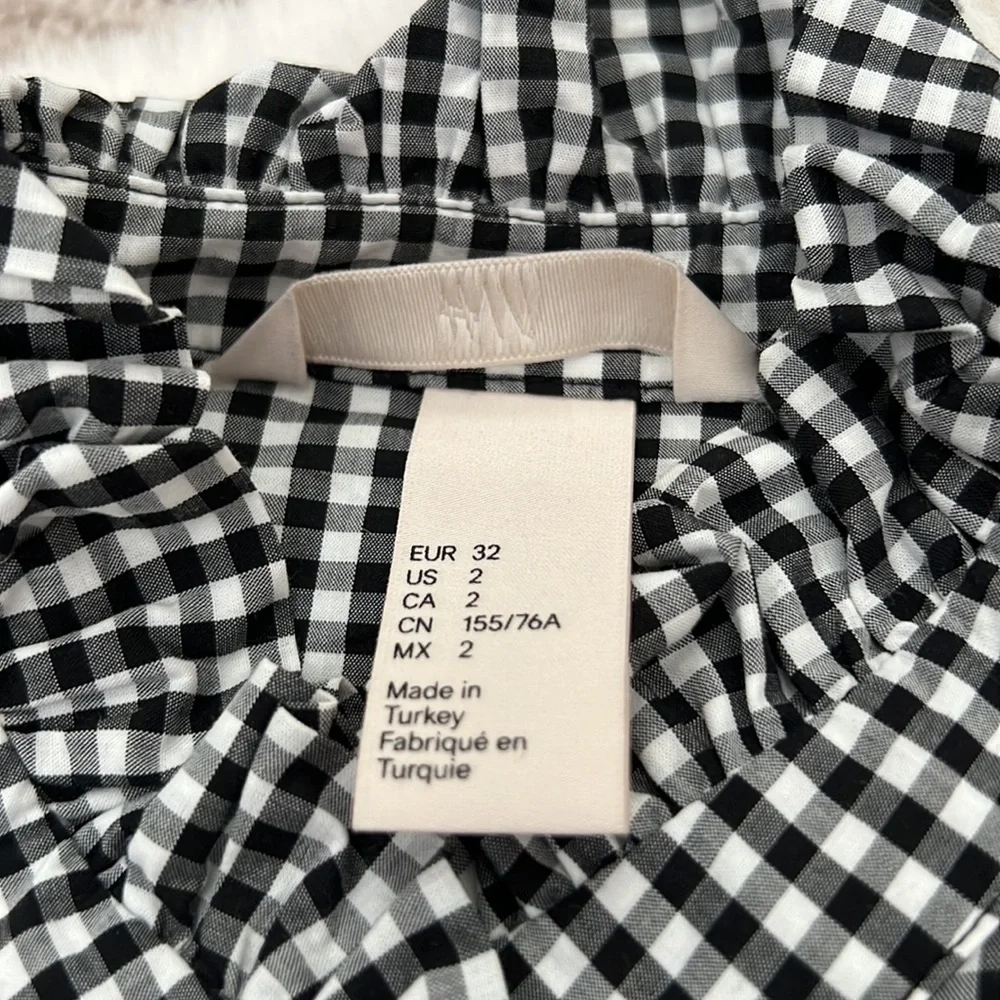 Puff sleeve top. - Picture 2 of 3